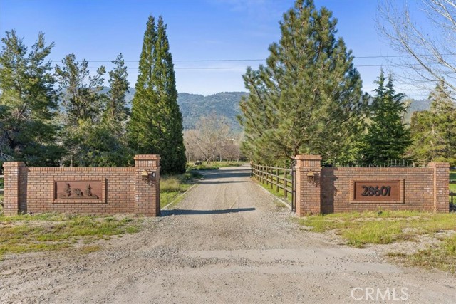 Detail Gallery Image 9 of 73 For 28601 Cumberland Rd, Tehachapi,  CA 93561 - 5 Beds | 4 Baths