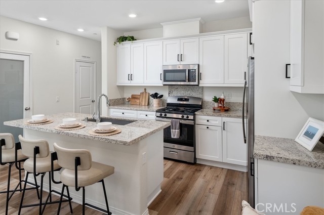 Detail Gallery Image 8 of 35 For 22812 Harvest Mill, Saugus,  CA 91350 - 3 Beds | 3 Baths