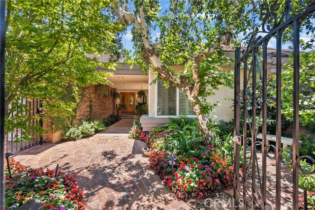 19222 Mayall Street, Northridge CA: https://media.crmls.org/medias/21cbd7d5-4ca4-4015-8443-57fd612bc925.jpg
