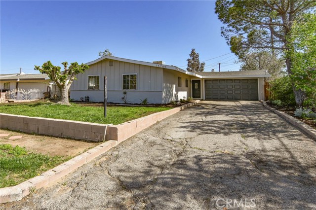 Detail Gallery Image 1 of 39 For 15705 La Cubre Dr, Victorville,  CA 92394 - 4 Beds | 2 Baths