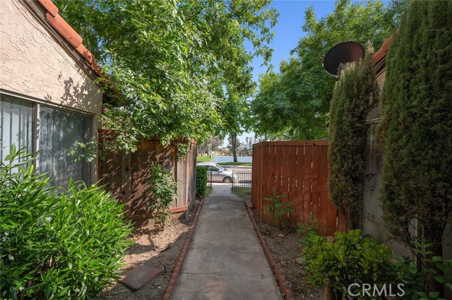 Detail Gallery Image 29 of 34 For 16650 Seville Ave #B,  Fontana,  CA 92335 - 3 Beds | 2/1 Baths