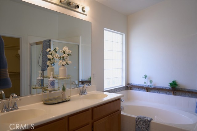 1358 Clover Way, Beaumont CA: https://media.crmls.org/medias/21ceaae6-970d-4cf3-88d7-a562947fbe03.jpg