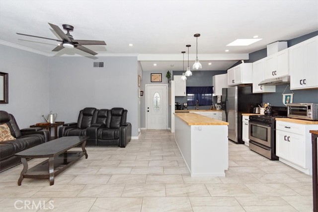 Detail Gallery Image 3 of 14 For 8197 Helena Ave, Riverside,  CA 92504 - 3 Beds | 2 Baths