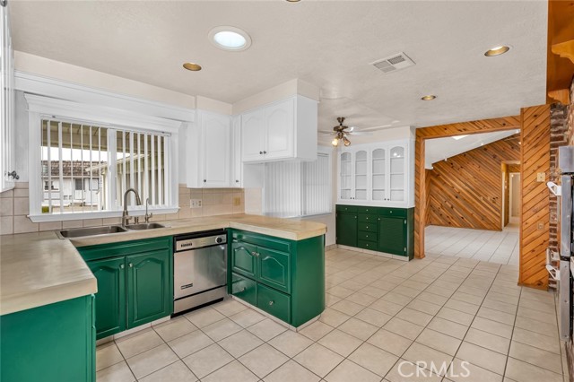 Detail Gallery Image 10 of 33 For 401 S Johnson Rd, Turlock,  CA 95380 - 3 Beds | 2/1 Baths