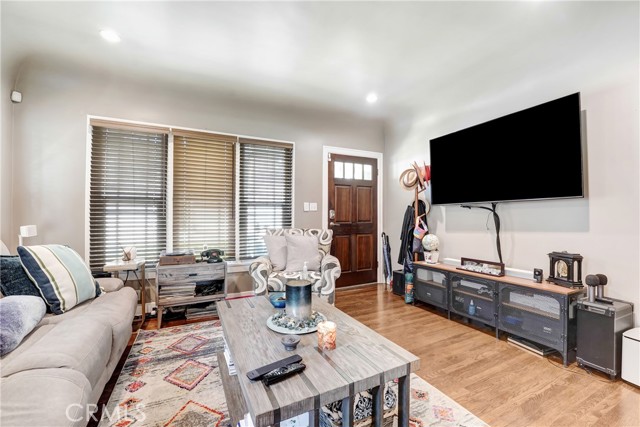 Detail Gallery Image 4 of 18 For 1982 Corson, Pasadena,  CA 91107 - 2 Beds | 1 Baths