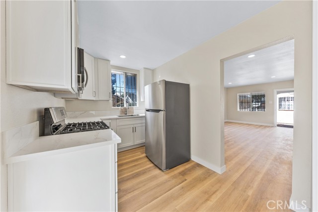 Detail Gallery Image 9 of 36 For 122 W 53rd Back Unit,  Los Angeles,  CA 90037 - 1 Beds | 1 Baths