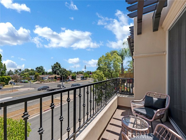 5753 White Oak Avenue, Encino CA: https://media.crmls.org/medias/21d11175-8534-4c73-8d32-851a89c29bdb.jpg