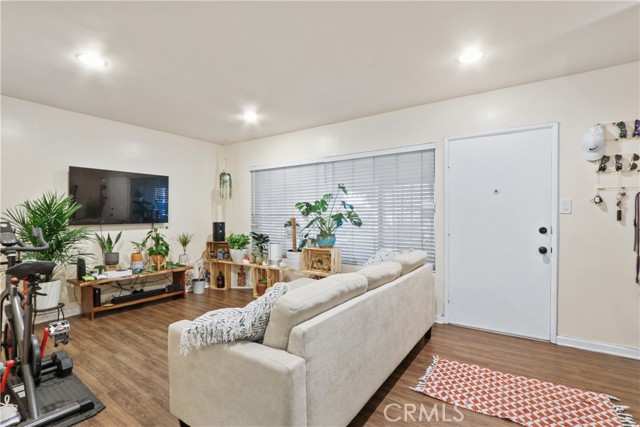 Detail Gallery Image 2 of 10 For 939 E Appleton St #25,  Long Beach,  CA 90802 - 1 Beds | 1 Baths