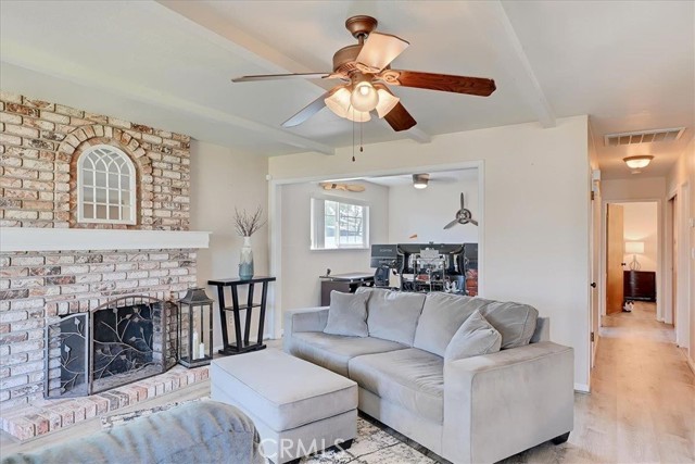 1986 14th Street, Olivehurst CA: https://media.crmls.org/medias/21d19236-b1ae-41f6-8954-1ab8536ef689.jpg