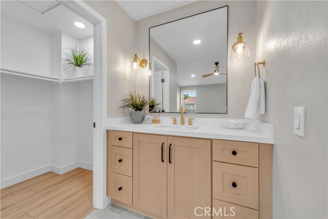 Detail Gallery Image 24 of 34 For 20015 Gilbert, Canyon Country,  CA 91351 - 4 Beds | 3 Baths