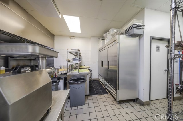 15602 Ventura Boulevard, Encino CA: https://media.crmls.org/medias/21d29534-1df5-4682-b1f6-0e4d7da71c14.jpg