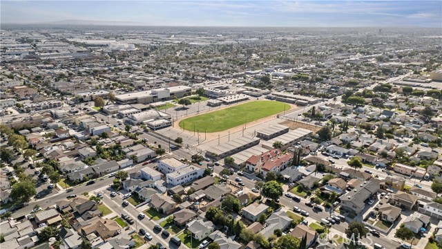 215 N Maple Avenue, Montebello CA: https://media.crmls.org/medias/21d36b50-abd0-472e-989f-15f8a7d82883.jpg