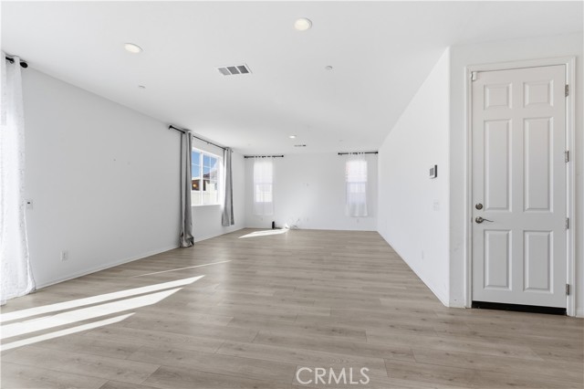 Detail Gallery Image 6 of 20 For 43869 Hampton, Lancaster,  CA 93536 - 4 Beds | 3 Baths