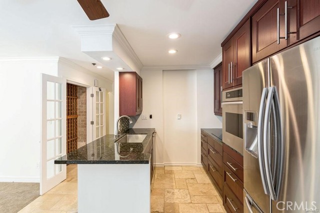 Detail Gallery Image 11 of 31 For 555 Esplanade #418,  Redondo Beach,  CA 90277 - 2 Beds | 2 Baths