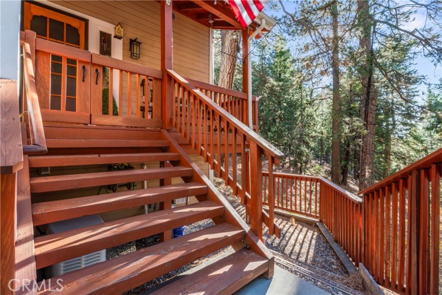 Detail Gallery Image 4 of 35 For 2313 Spring Oak, Running Springs,  CA 92382 - 3 Beds | 2/1 Baths