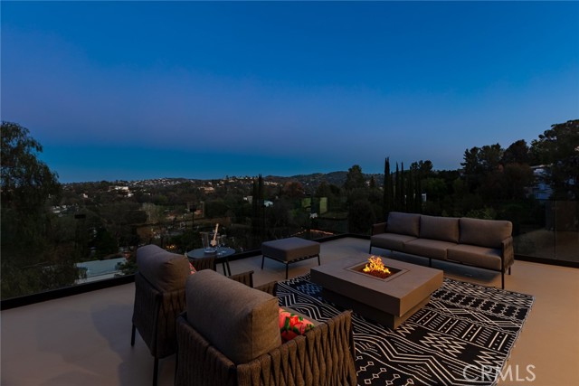 5134 Medina Road, Woodland Hills CA: https://media.crmls.org/medias/21d43c6d-e09e-447b-a74f-51cd24f86b23.jpg