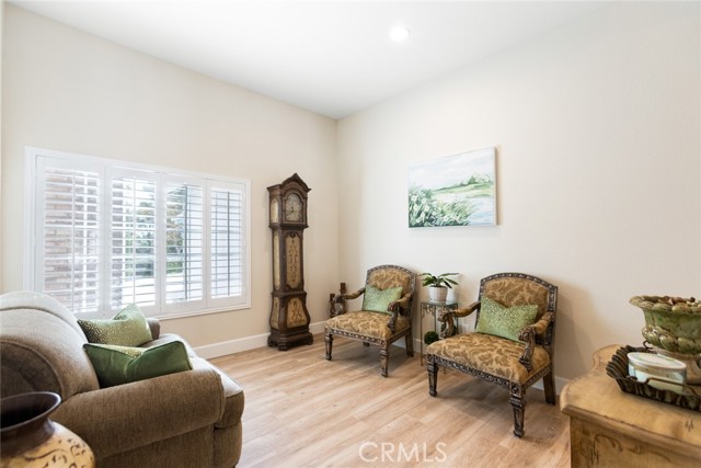 Right off the entry you will find this quaint sitting area where you can have intimate conversations with your friends or loved ones. It would also be the perfect place to display your grand piano.
