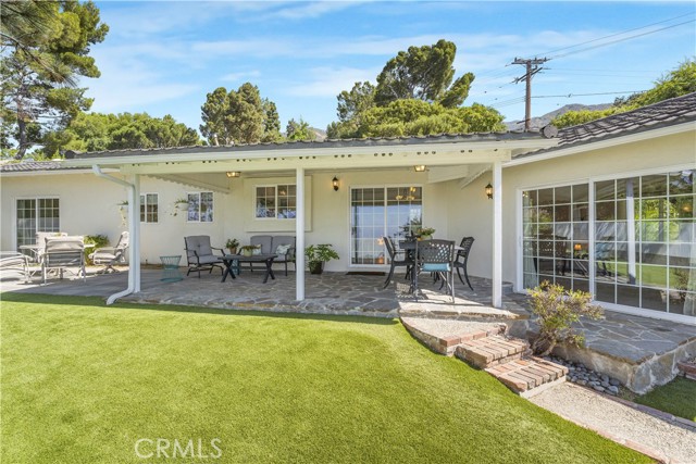 2302 Jayma Lane, La Crescenta CA: https://media.crmls.org/medias/21d5456e-055a-4c56-8062-8bee21a6ac2e.jpg