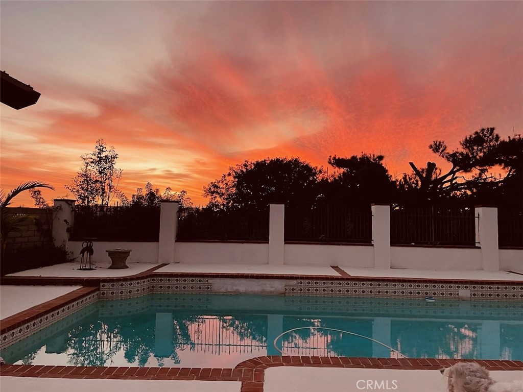 https://media.crmls.org/medias/21d581e5-6557-4210-b501-b4ad75085f37.jpg?preset=X-Large