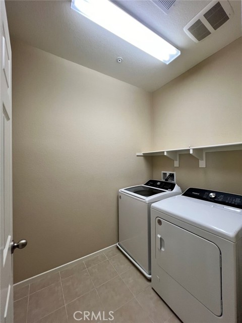 Detail Gallery Image 2 of 29 For 135 Violet Bloom, Irvine,  CA 92618 - 4 Beds | 3 Baths