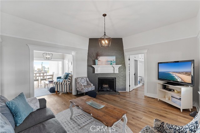 Detail Gallery Image 2 of 15 For 732 Poli St, Ventura,  CA 93001 - 5 Beds | 4 Baths