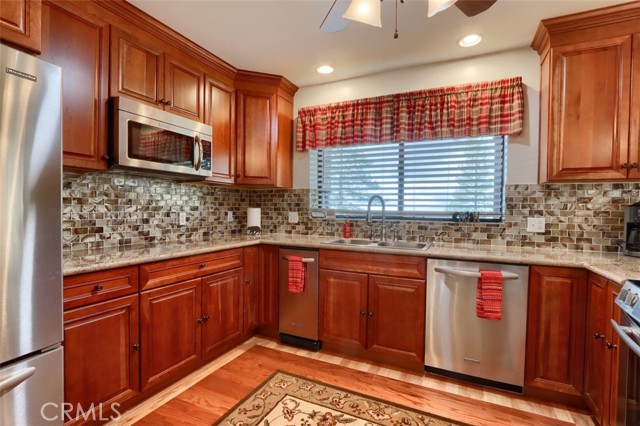 7501 7503 Yosemite Park Way, Yosemite CA: https://media.crmls.org/medias/21d68308-527d-4061-b74c-6775b279a7ea.jpg