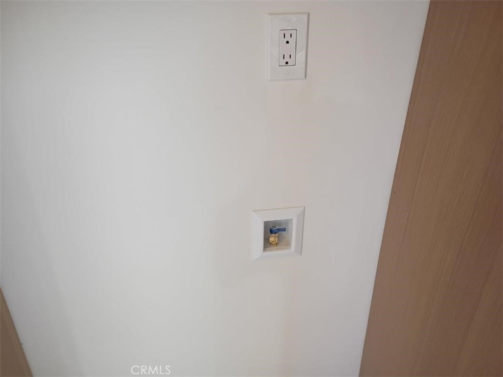 https://media.crmls.org/medias/21d6f3bc-e35e-4ad9-8ac5-08bbd8cd9faf.jpg?preset=X-Large