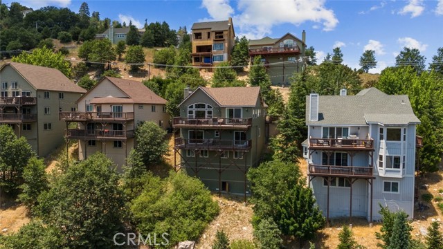 Detail Gallery Image 9 of 57 For 26845 Modoc Ln, Lake Arrowhead,  CA 92352 - 4 Beds | 3/1 Baths