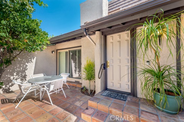 Detail Gallery Image 2 of 36 For 6226 Nita Ave, Woodland Hills,  CA 91367 - 2 Beds | 2/1 Baths