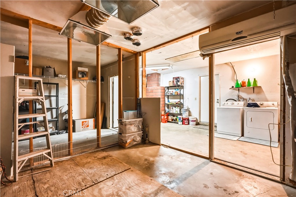 https://media.crmls.org/medias/21d80312-d892-452f-b7bb-d3a533d81ffd.jpg?preset=X-Large