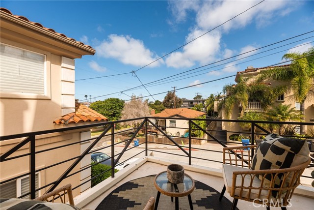 Detail Gallery Image 20 of 31 For 610 9th St a,  Hermosa Beach,  CA 90254 - 3 Beds | 2/1 Baths