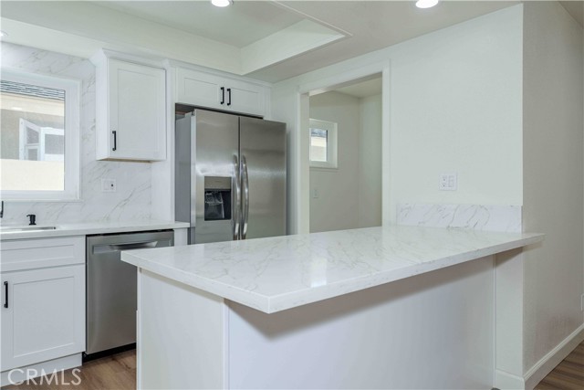 Detail Gallery Image 10 of 33 For 21142 Miramar Ln, Huntington Beach,  CA 92646 - 3 Beds | 2 Baths