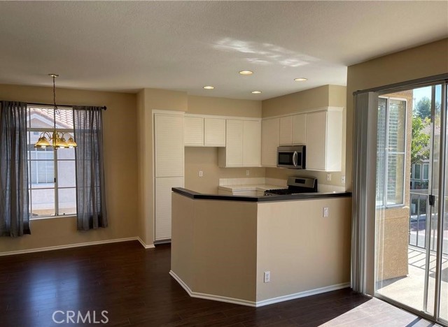 8215 E White Oak, Orange CA: https://media.crmls.org/medias/21d855d1-514f-4493-8e4d-0fe91ec4b578.jpg