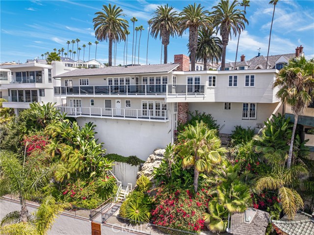 2727 Ocean Boulevard, Corona del Mar CA: https://media.crmls.org/medias/21d86143-b224-4a7a-ae32-40da770a511b.jpg