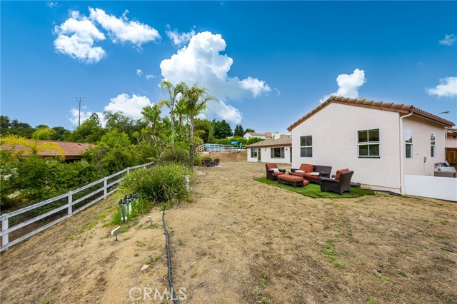 731 Oak Glade Drive, Fallbrook CA: https://media.crmls.org/medias/21d8704d-78ac-4b6e-a614-0798140d438a.jpg
