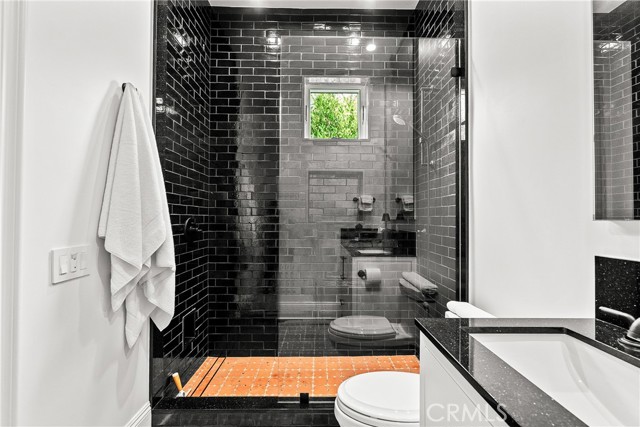 23477 Park Colombo, Calabasas CA: https://media.crmls.org/medias/21d88fd9-8e8e-43f5-ae50-34f9b8258d4b.jpg