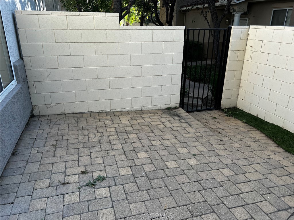 https://media.crmls.org/medias/21d89d17-dedf-46b9-9d98-28ed62fefe62.jpg?preset=X-Large