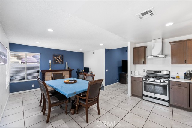 2701 Juniper Drive, Palmdale CA: https://media.crmls.org/medias/21d905bf-0c94-469c-94d3-16ff7484a300.jpg