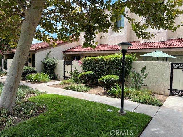 Detail Gallery Image 41 of 52 For 18146 Oxnard #48,  Tarzana,  CA 91356 - 3 Beds | 2/1 Baths