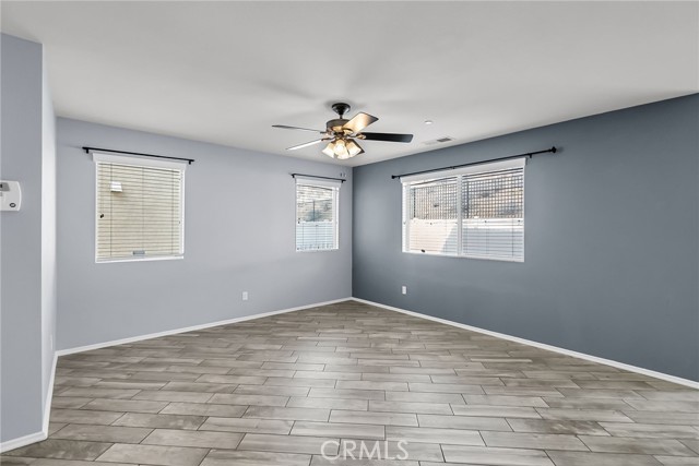 34234 Parkside Drive, Lake Elsinore CA: https://media.crmls.org/medias/21d9c2eb-d901-4def-a8e0-00562e2b7227.jpg