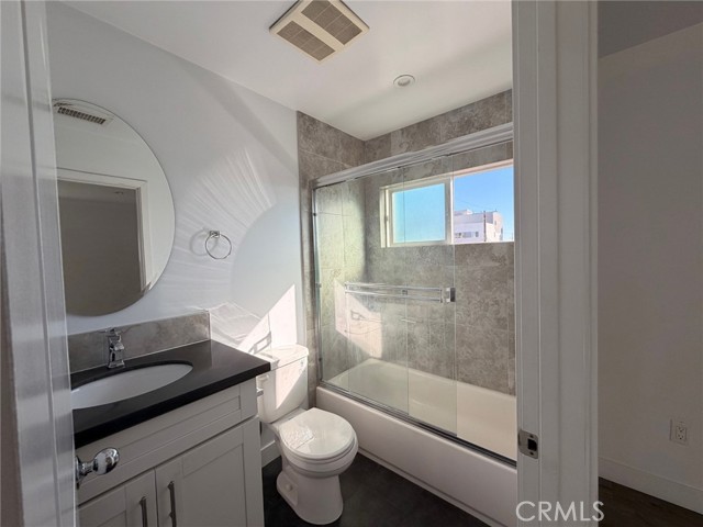 Detail Gallery Image 11 of 12 For 3527 3/4 Siskiyou, Los Angeles,  CA 90023 - 3 Beds | 3 Baths