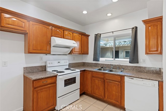 Detail Gallery Image 5 of 23 For 421 S Garfield #79,  Monterey Park,  CA 91754 - 2 Beds | 2 Baths