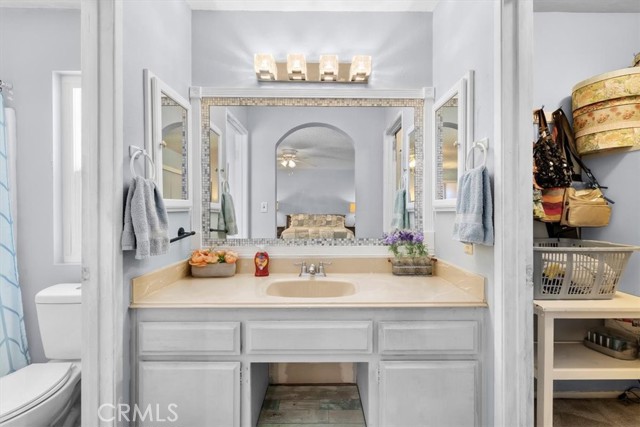 Main bedroom vanity.