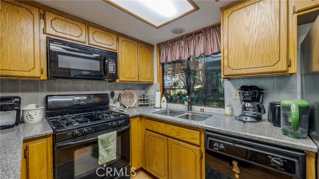Detail Gallery Image 10 of 48 For 24941 Faulhorn Dr, Crestline,  CA 92325 - 3 Beds | 1/1 Baths