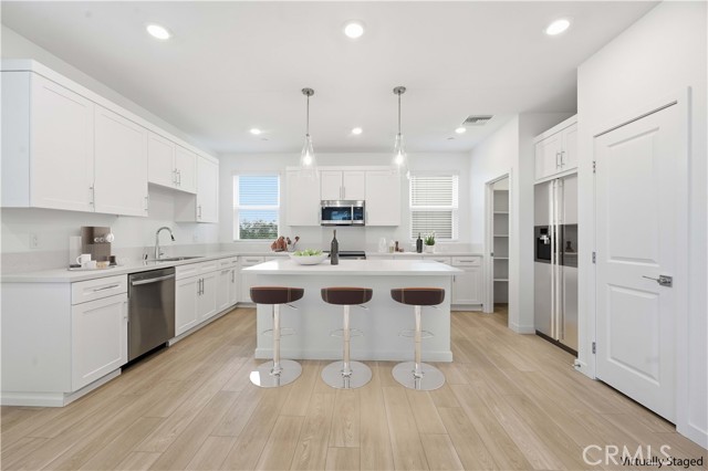 Detail Gallery Image 10 of 53 For 9365 via Azul, Pico Rivera,  CA 90660 - 3 Beds | 3 Baths