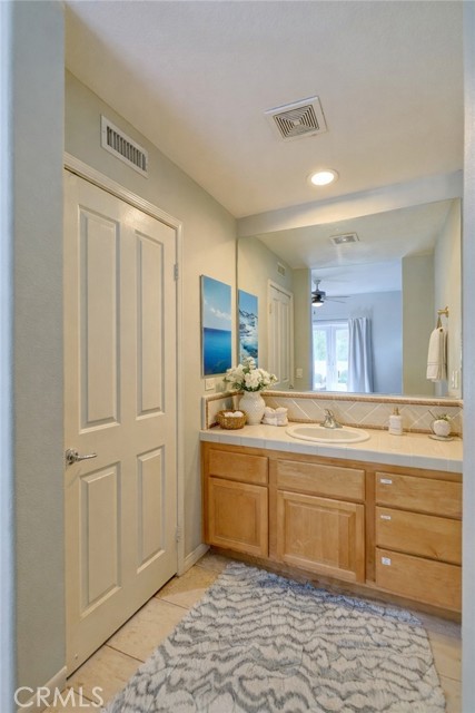 Detail Gallery Image 15 of 69 For 15257 Saddleback, Canyon Country,  CA 91387 - 6 Beds | 4/1 Baths