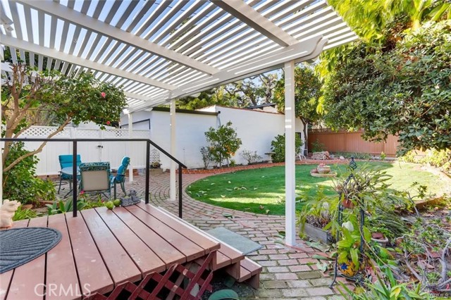 Detail Gallery Image 17 of 22 For 10447 Whipple St, Toluca Lake,  CA 91602 - 3 Beds | 2 Baths