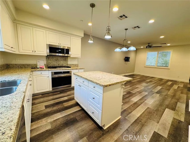 Detail Gallery Image 10 of 20 For 7374 Luminaire Pl, Rancho Cucamonga,  CA 91739 - 2 Beds | 2/1 Baths