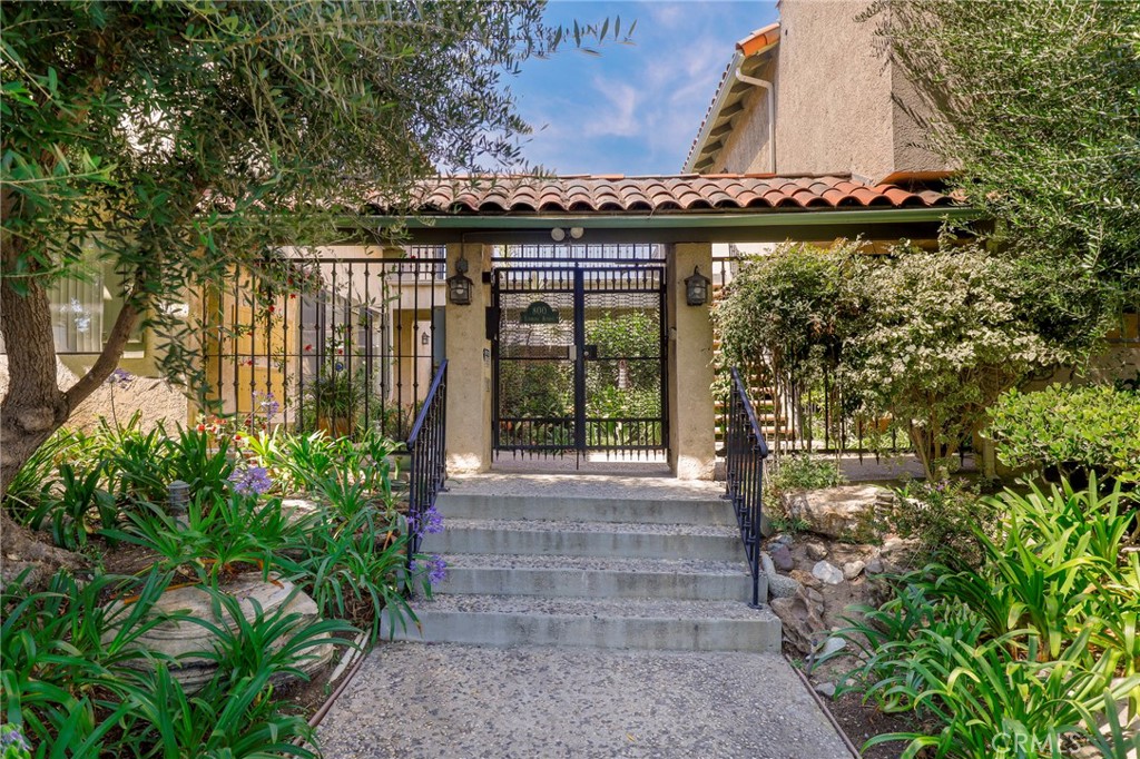 800 Termino Avenue #10