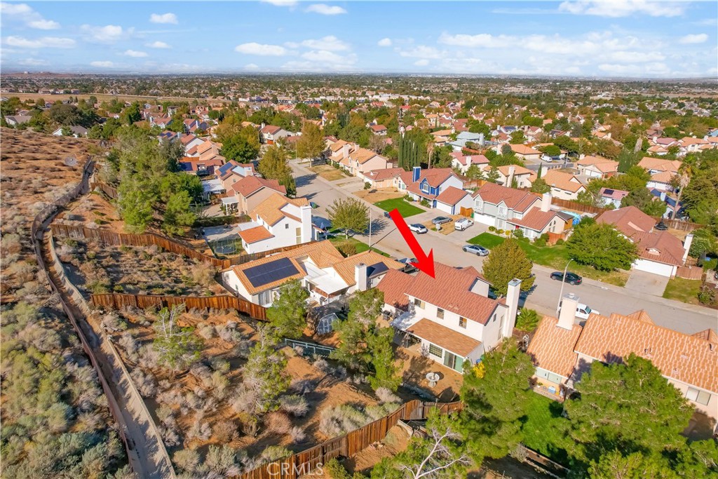 https://media.crmls.org/medias/21de80ee-4eec-4d37-b1f8-92b324745f96.jpg?preset=X-Large